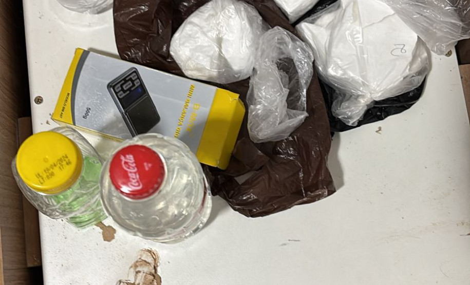 PCPR e PMPR apreendem 34 mil reais e prendem homem por tráfico de drogas em Cambé