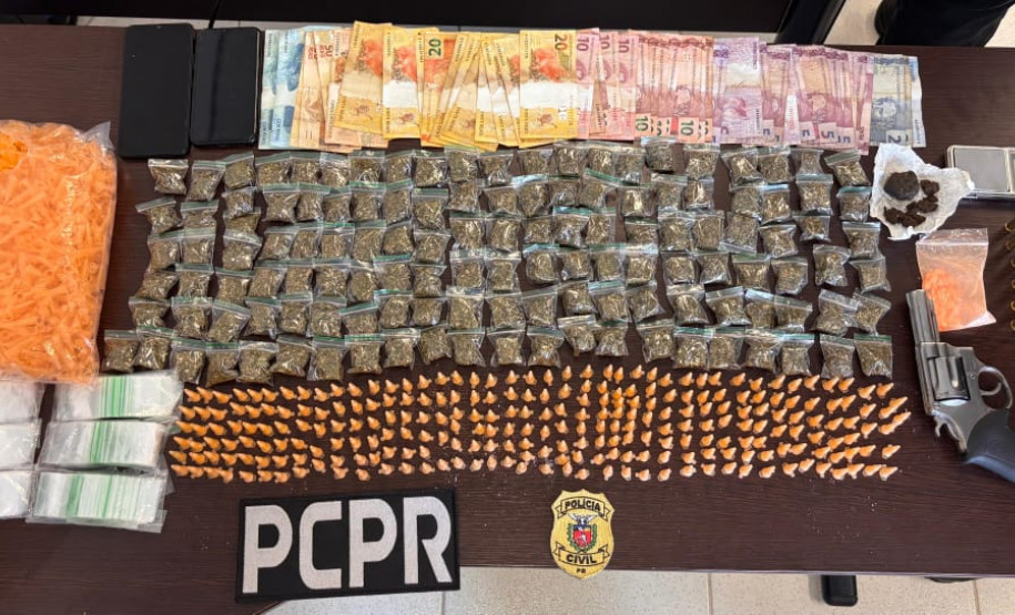 PCPR prende duas pessoas em flagrante e apreende drogas em Pinhais