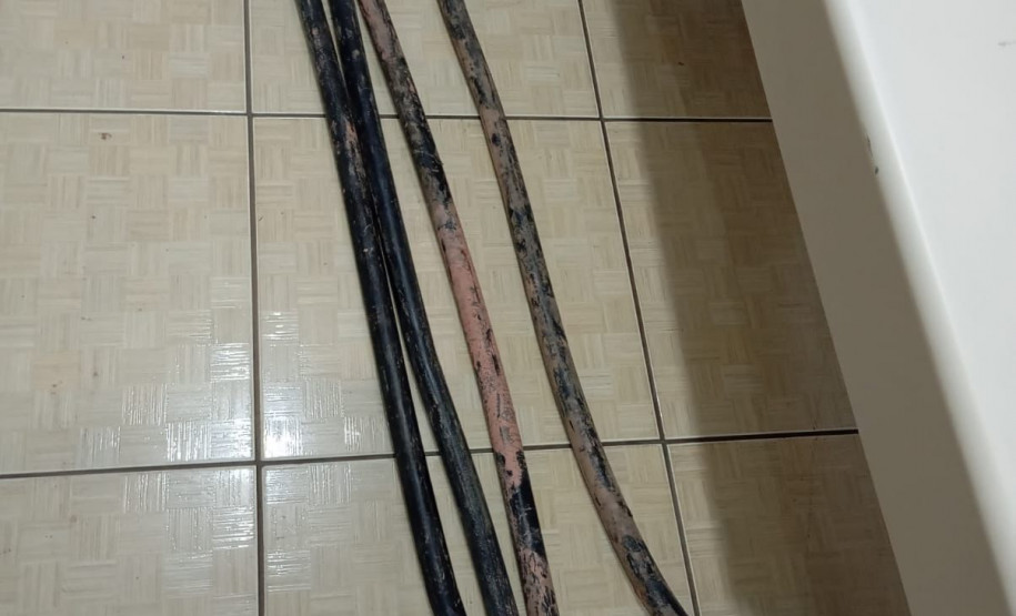 PCPR prende dois homens em flagrante por furto de cabos telefônicos em Curitiba