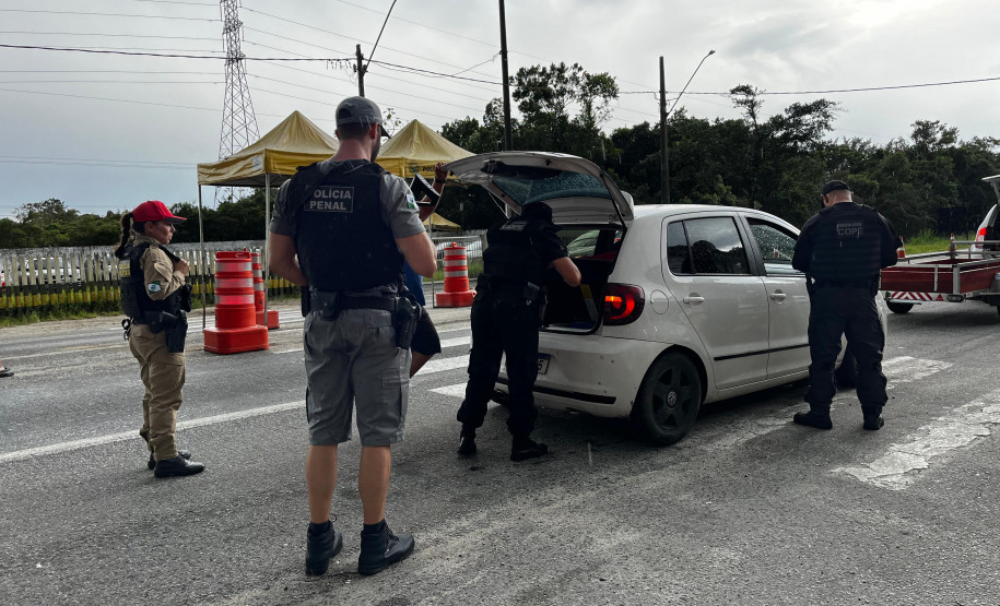 Forças de segurança realizam operação integrada e prendem três pessoas por tráfico de drogas no litoral