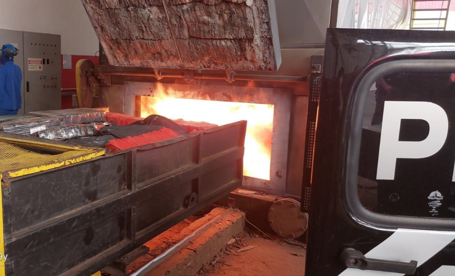 PCPR incinera quatro toneladas de drogas em Umuarama