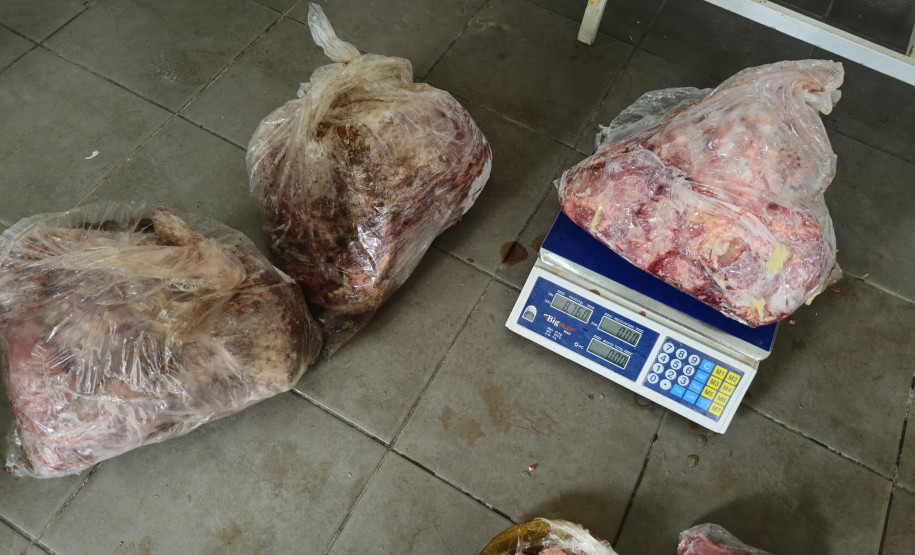 PCPR e Vigilância Sanitária apreendem 161 quilos de carne e prendem homem responsável em Pontal do Paraná