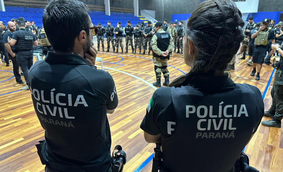 PCPR e PMPR prendem oito pessoas e apreendem drogas em operação contra organização criminosa envolvida no tráfico de drogas no Litoral