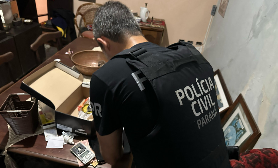 PCPR e PMPR prendem oito pessoas e apreendem drogas em operação contra organização criminosa envolvida no tráfico de drogas no Litoral