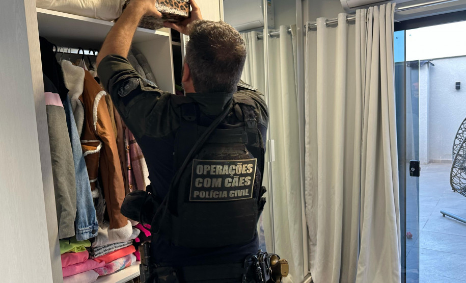 PCPR prende 17 pessoas e apreende drogas, armas e dinheiro em operação contra organização criminosa em Colombo