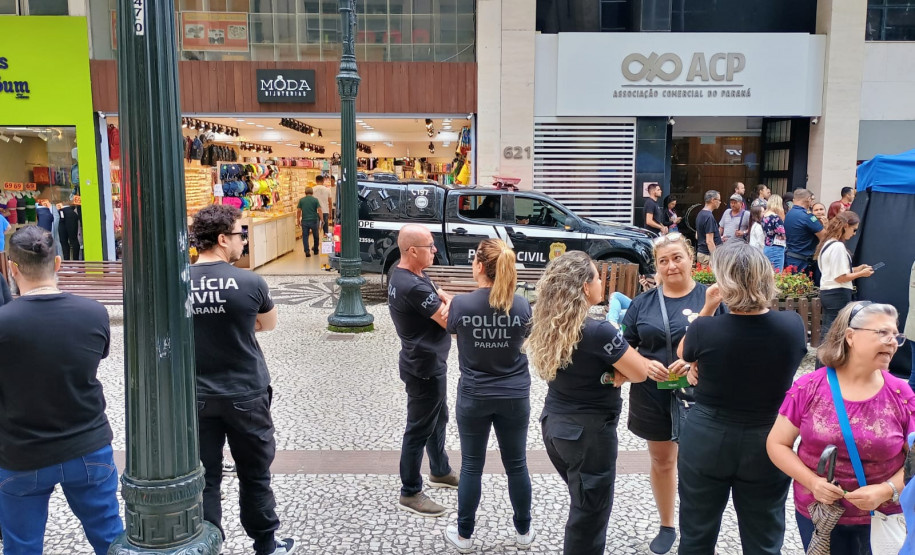 PCPR participa de caminhada em combate ao mosquito da dengue em Curitiba