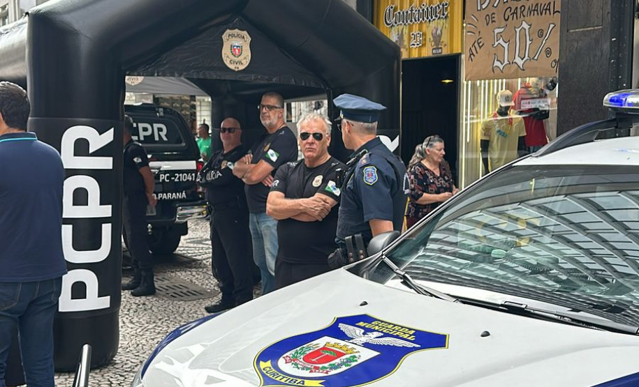 PCPR participa de caminhada em combate ao mosquito da dengue em Curitiba