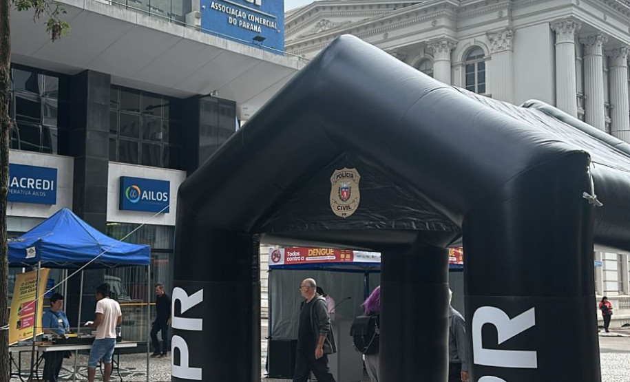 PCPR participa de caminhada em combate ao mosquito da dengue em Curitiba