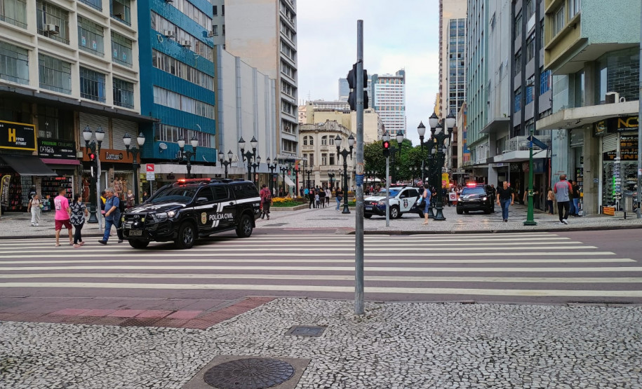 PCPR participa de caminhada em combate ao mosquito da dengue em Curitiba