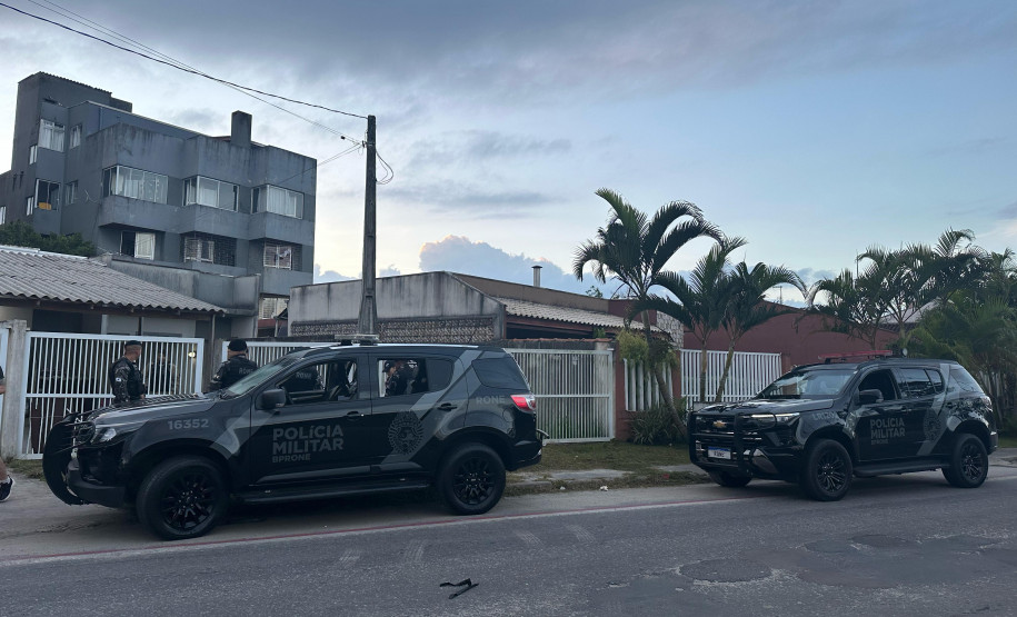 PCPR e PMPR prendem oito pessoas e apreendem drogas em operação contra organização criminosa envolvida no tráfico de drogas no Litoral