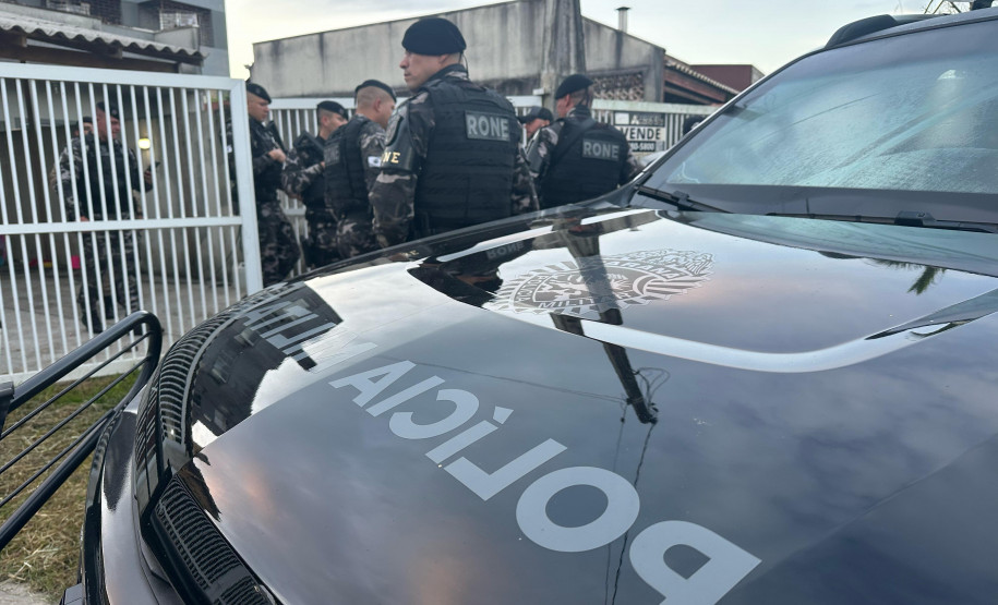 PCPR e PMPR prendem oito pessoas e apreendem drogas em operação contra organização criminosa envolvida no tráfico de drogas no Litoral