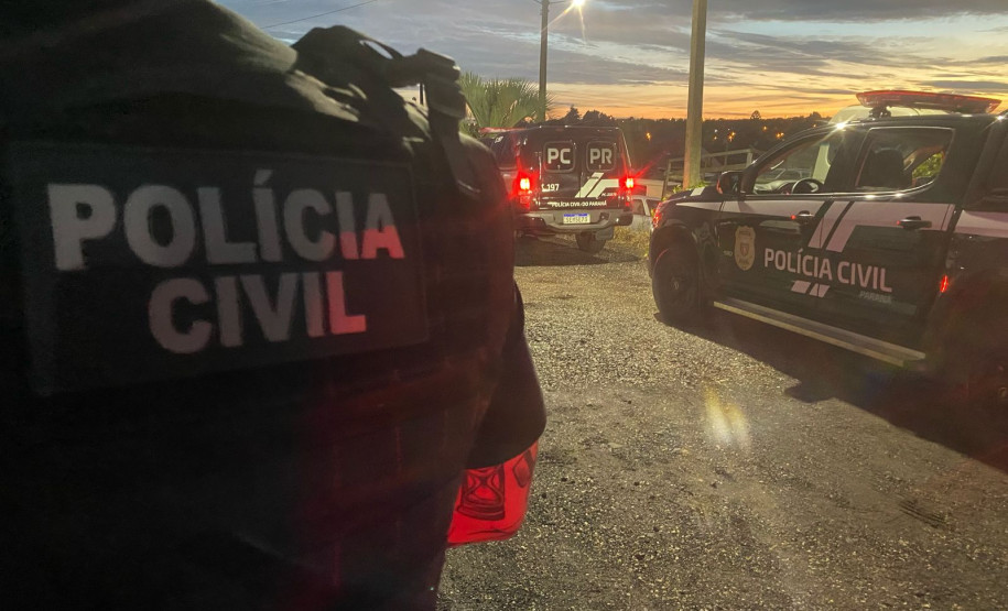 PCPR prende oito pessoas e apreende dois adolescentes durante operação nos Campos Gerais