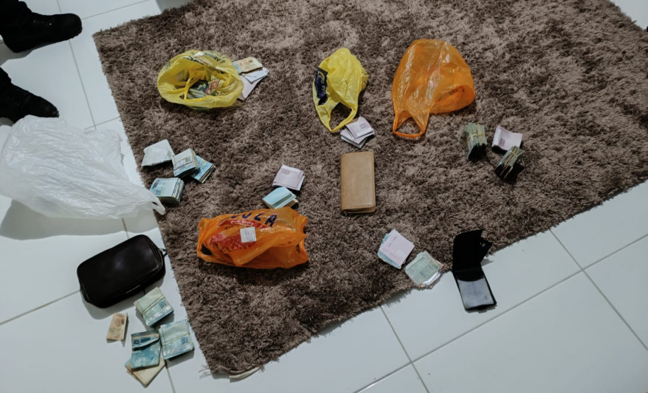 PCPR prende pessoa por diversos crimes e apreende mais de R$ 80 mil em Sengés