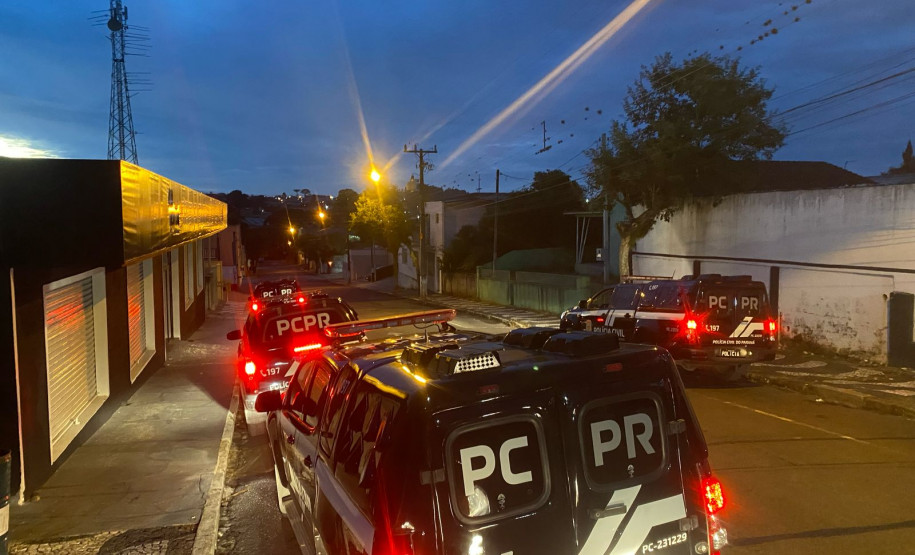 PCPR prende oito pessoas e apreende dois adolescentes durante operação nos Campos Gerais