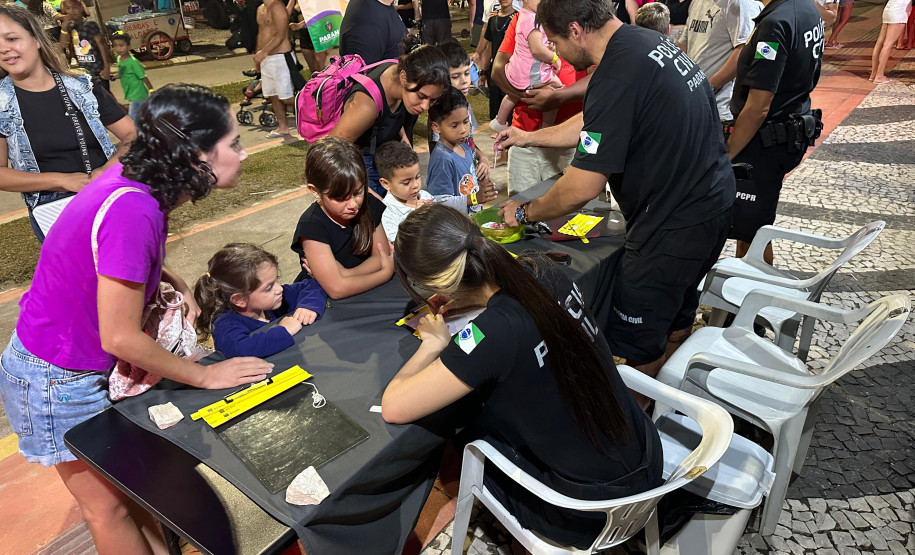Delegacia Móvel da PCPR é ponto de referência em segurança para o público nos eventos do Verão Maior Paraná