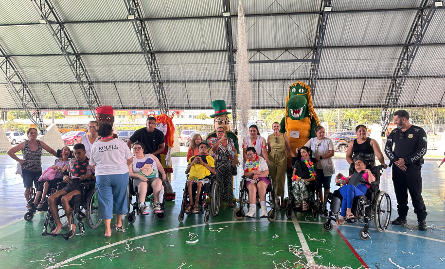 A Polícia Civil de Ibiporã informa que foi instaurado Inquérito Policial para apurar os fatos relacionados à agressão ocorrida na Rua Sândalo, em Ibiporã, onde uma jovem foi vítima de ataque com soda cáustica em pó, sofrendo queimaduras na região dos olhos e da língua.  O crime, que teria sido praticado pelo irmão da vítima, está sendo investigado para esclarecer a motivação, as circunstâncias e o dolo do agressor. A Polícia Civil já iniciou as diligências, incluindo a oitiva de testemunhas, análise de pro