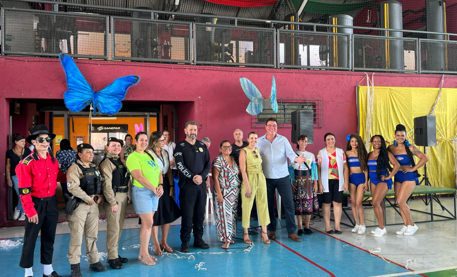 A Polícia Civil de Ibiporã informa que foi instaurado Inquérito Policial para apurar os fatos relacionados à agressão ocorrida na Rua Sândalo, em Ibiporã, onde uma jovem foi vítima de ataque com soda cáustica em pó, sofrendo queimaduras na região dos olhos e da língua.  O crime, que teria sido praticado pelo irmão da vítima, está sendo investigado para esclarecer a motivação, as circunstâncias e o dolo do agressor. A Polícia Civil já iniciou as diligências, incluindo a oitiva de testemunhas, análise de pro