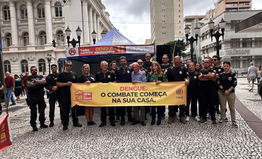 PCPR participa de caminhada em combate ao mosquito da dengue em Curitiba