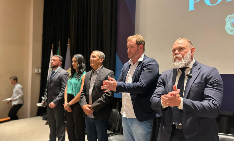 PCPR homenageia servidores com Medalhas de Serviço Policial em Curitiba