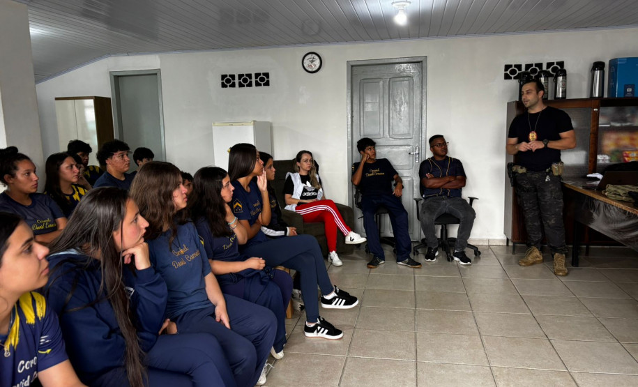 PCPR recebe alunos de colégio estadual em Palmeira