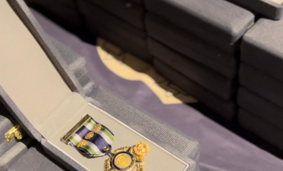 PCPR homenageia servidores com Medalhas de Serviço Policial em Curitiba