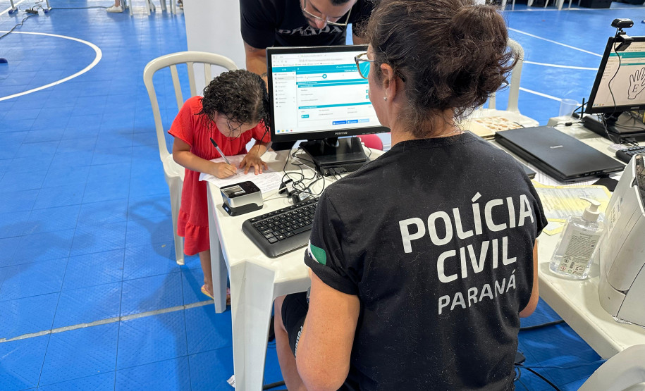 PCPR na Comunidade leva serviços de polícia judiciária a mais de 1,2 mil pessoas em Paranaguá