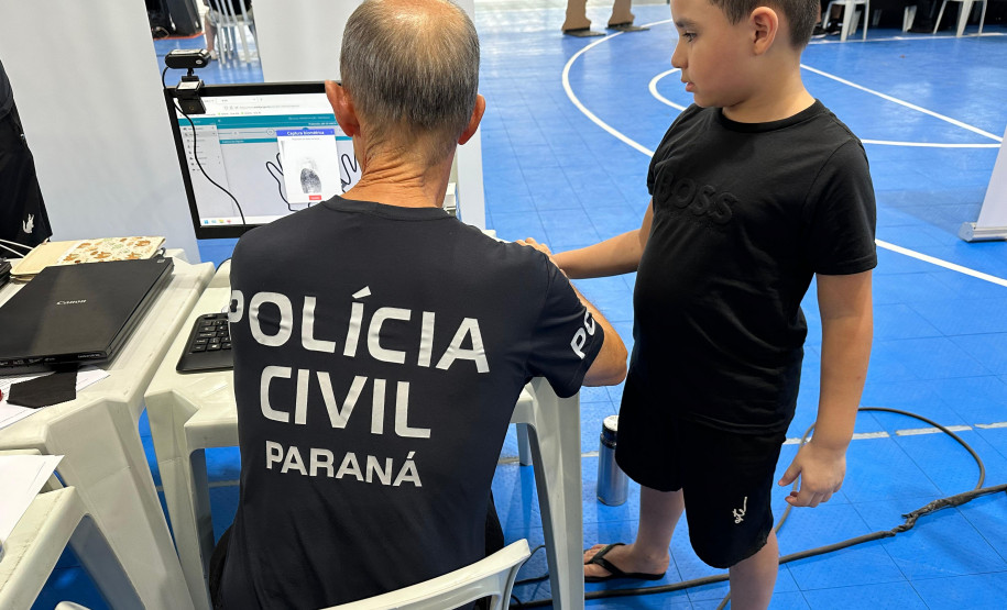 PCPR na Comunidade leva serviços de polícia judiciária a mais de 1,2 mil pessoas em Paranaguá