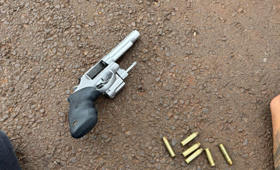 PCPR prende homem em flagrante por tráfico de drogas e porte ilegal de arma de fogo em Bom Sucesso