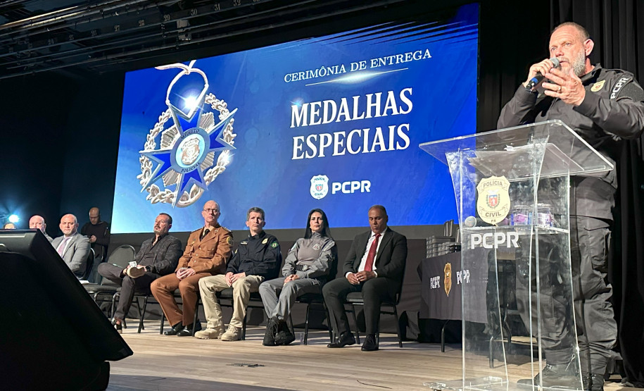 PCPR homenageia 146 servidores com medalhas especiais de Serviço Policial na Capital