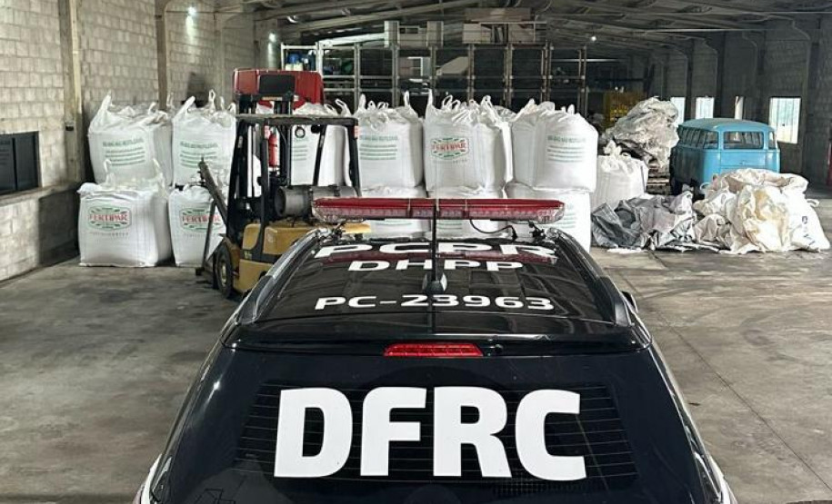 PCPR prende três pessoas e recupera carga de fertilizantes avaliada em R$ 150 mil em Campo Largo