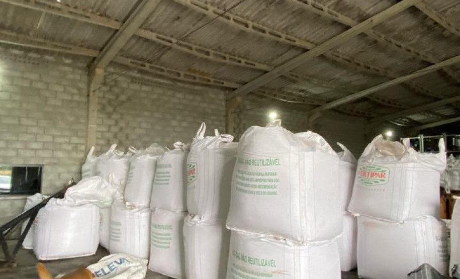 PCPR prende três pessoas e recupera carga de fertilizantes avaliada em R$ 150 mil em Campo Largo