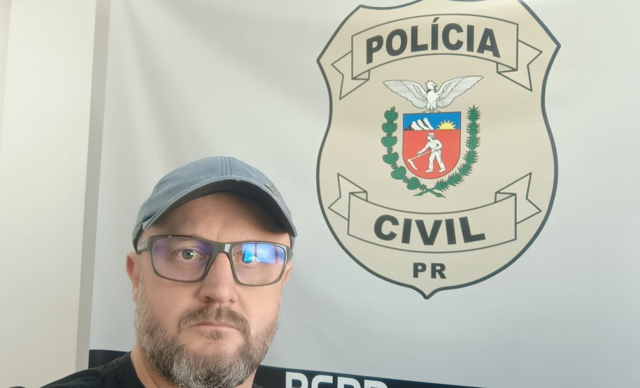 Policial civil lança primeiro livro após anos dedicados à literatura