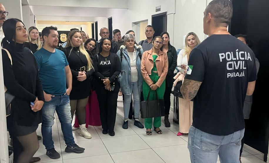 PCPR realiza visita guiada pela Delegacia de Furtos e Roubos com estudantes de direito em Curitiba