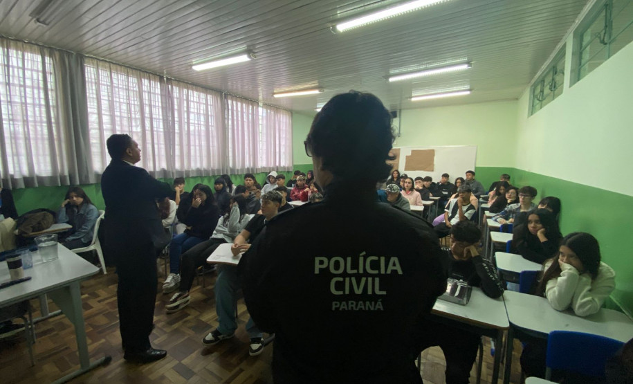 PCPR realiza palestra sobre cidadania e responsabilidade para alunos do ensino médio em Campina Grande do Sul