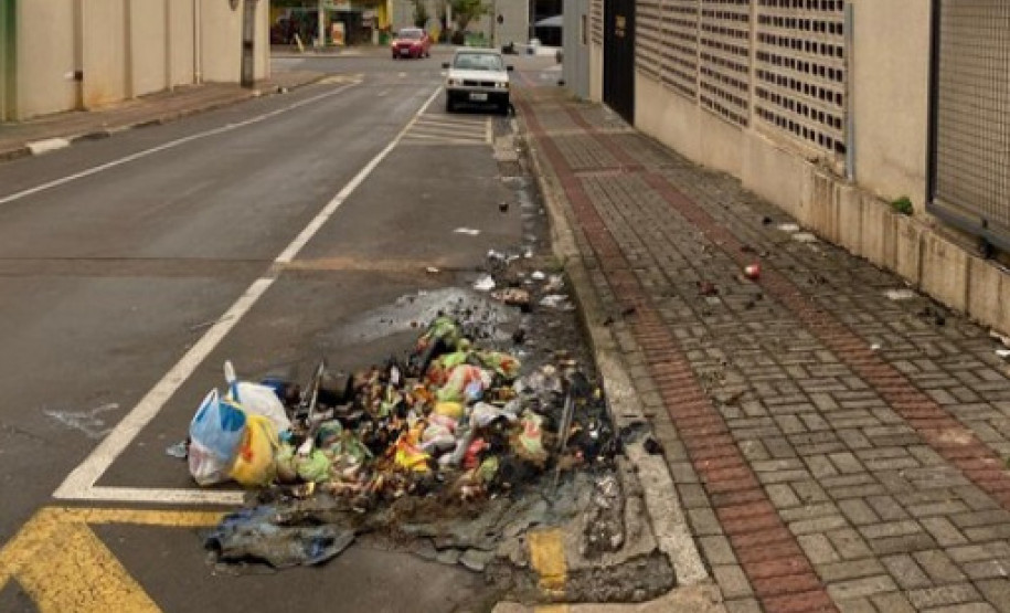 Polícia Civil identifica e indicia homem por incendiar lixeiras no centro de Francisco Beltrão