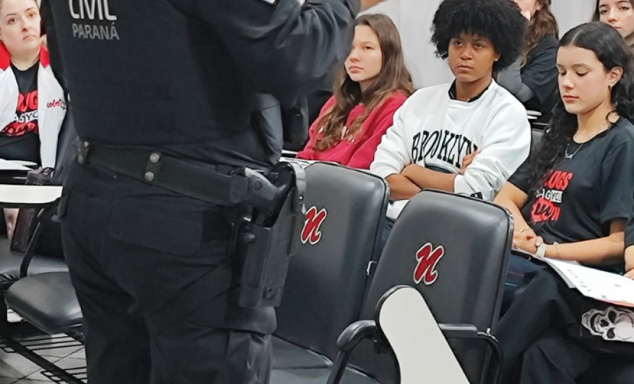 PCPR realiza palestra sobre prevenção ao uso de drogas no Colégio Nobel de Maringá