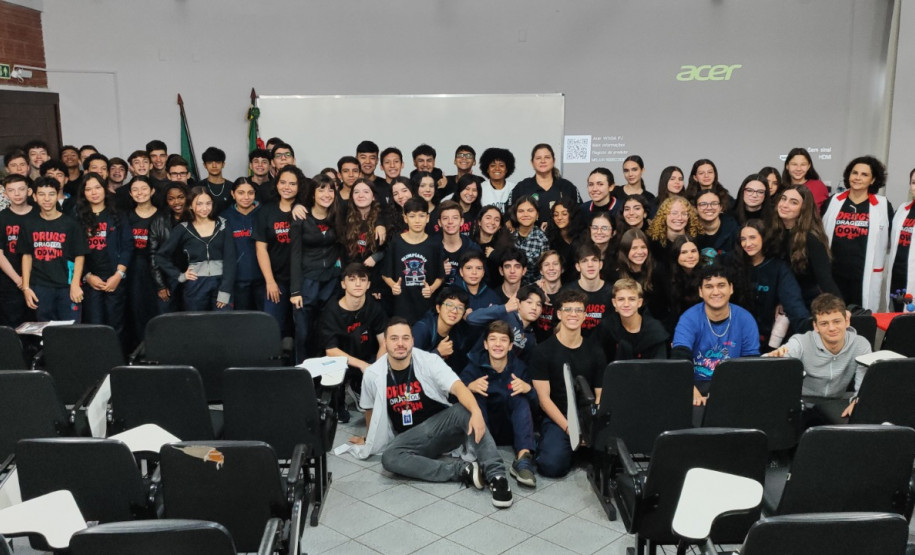 PCPR realiza palestra sobre prevenção ao uso de drogas no Colégio Nobel de Maringá