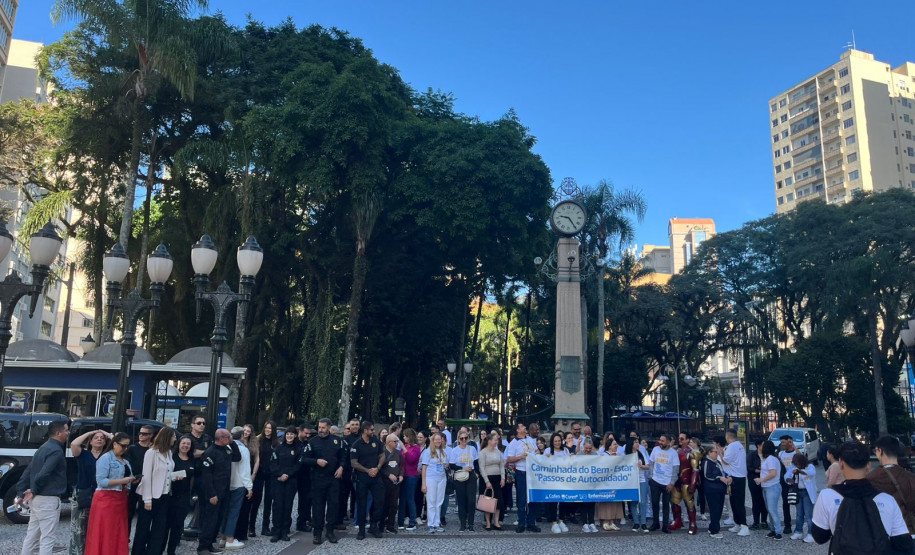 PCPR participa de Caminhada do Bem-Estar de Autocuidado no Centro de Curitiba