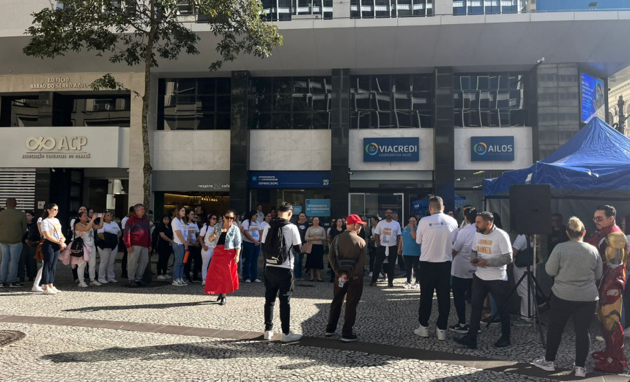 PCPR participa de Caminhada do Bem-Estar de Autocuidado no Centro de Curitiba