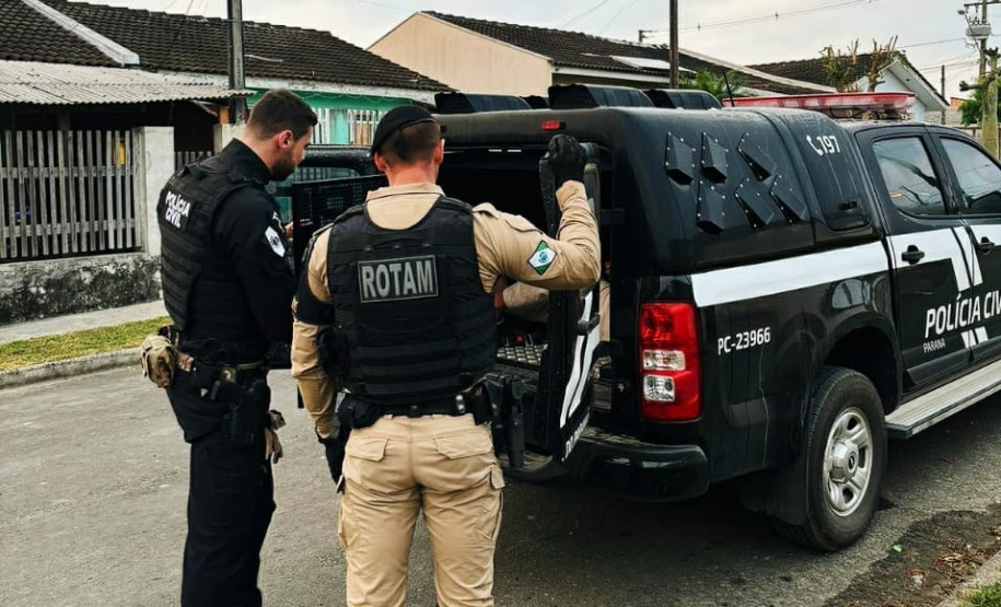 PCPR e PMPR prendem três pessoas durante operação contra o tráfico de drogas em Irati