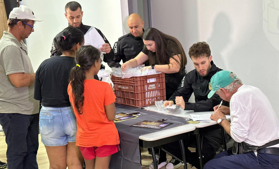 Em iniciativa inédita, PCPR devolve 160 celulares recuperados em Cascavel