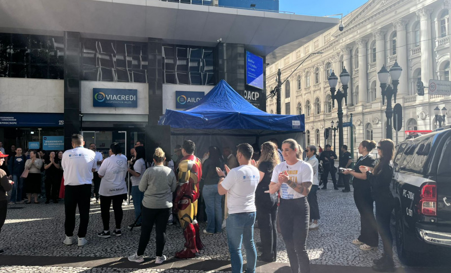 PCPR participa de Caminhada do Bem-Estar de Autocuidado no Centro de Curitiba