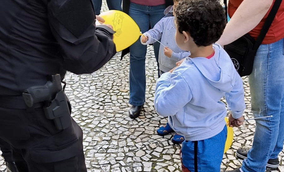 PCPR realiza ação de educação para o trânsito durante evento da prefeitura em Curitiba