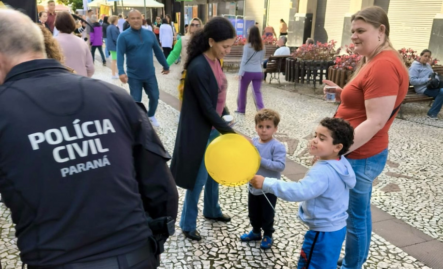 PCPR realiza ação de educação para o trânsito durante evento da prefeitura em Curitiba