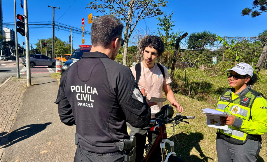 PCPR participa de blitz educativa em alusão ao Maio Amarelo na Capital