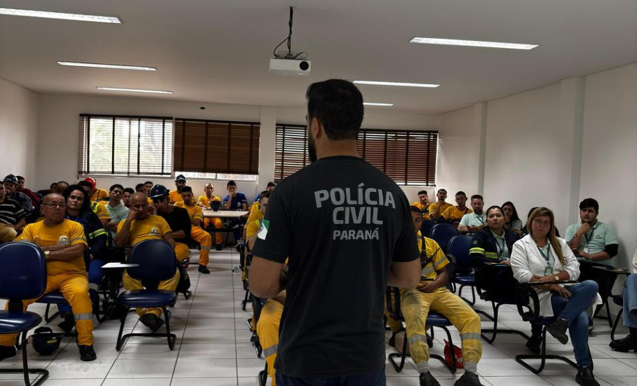 PCPR realiza palestra na PASA para operários da empresa em alusão ao maio laranja, em Paranaguá