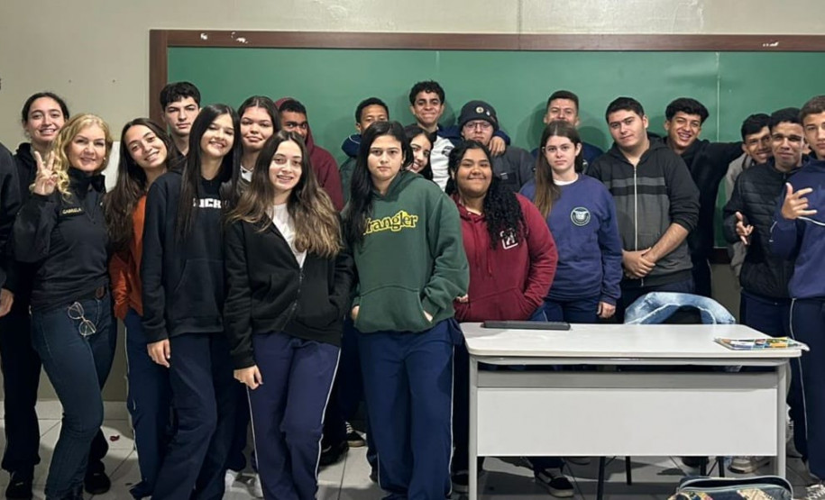 PCPR realiza palestra em escola para alunos do ensino médio sobre o combate de bullying em Rolândia