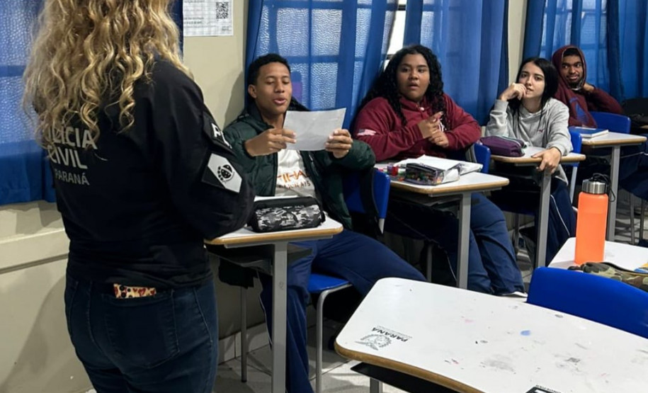 PCPR realiza palestra em escola para alunos do ensino médio sobre o combate de bullying em Rolândia