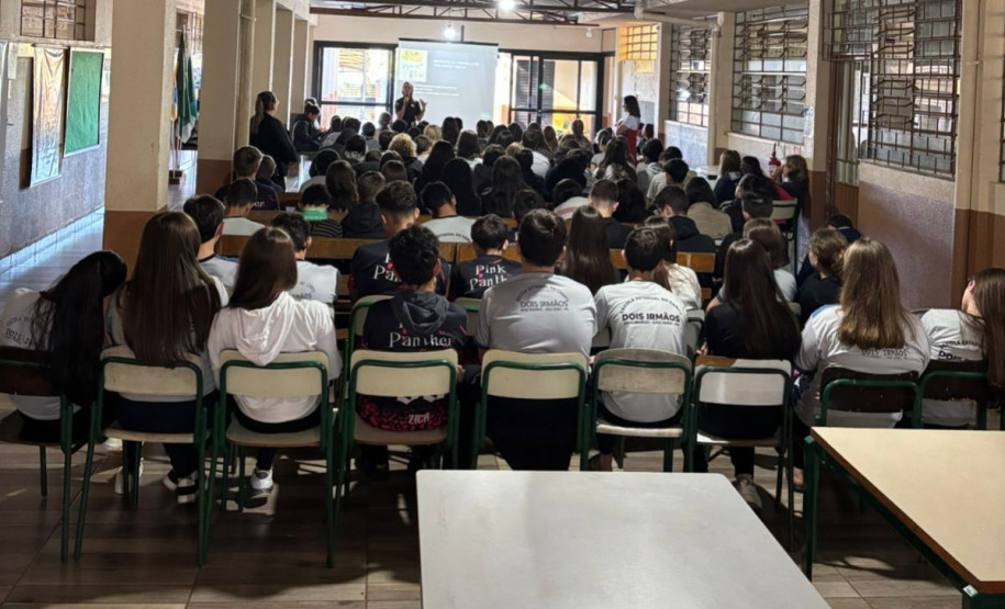 PCPR realiza palestra em escola para alunos sobre segurança, direitos e cidadania no interior de São Jorge do Oeste