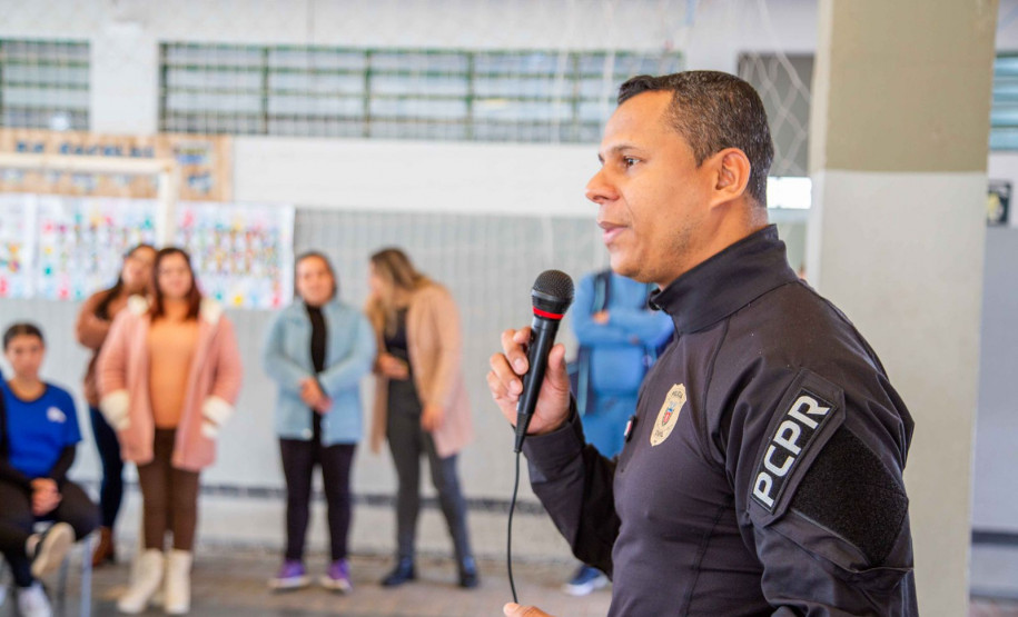 PCPR realiza palestra sobre cidadania e responsabilidade para alunos do ensino médio em Piraquara